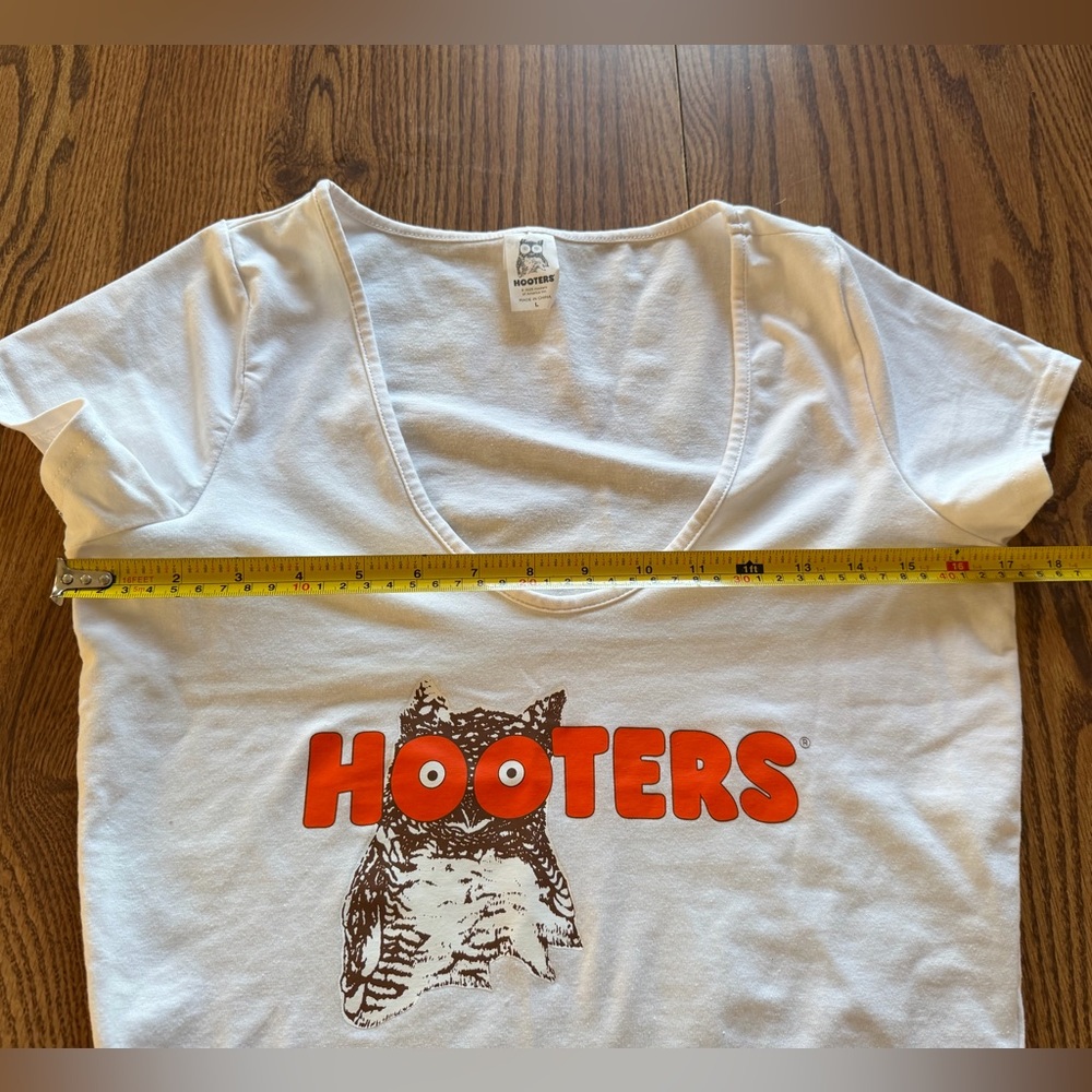 Hooters genuine tshirt white womens large crop top - Picture 3 of 5